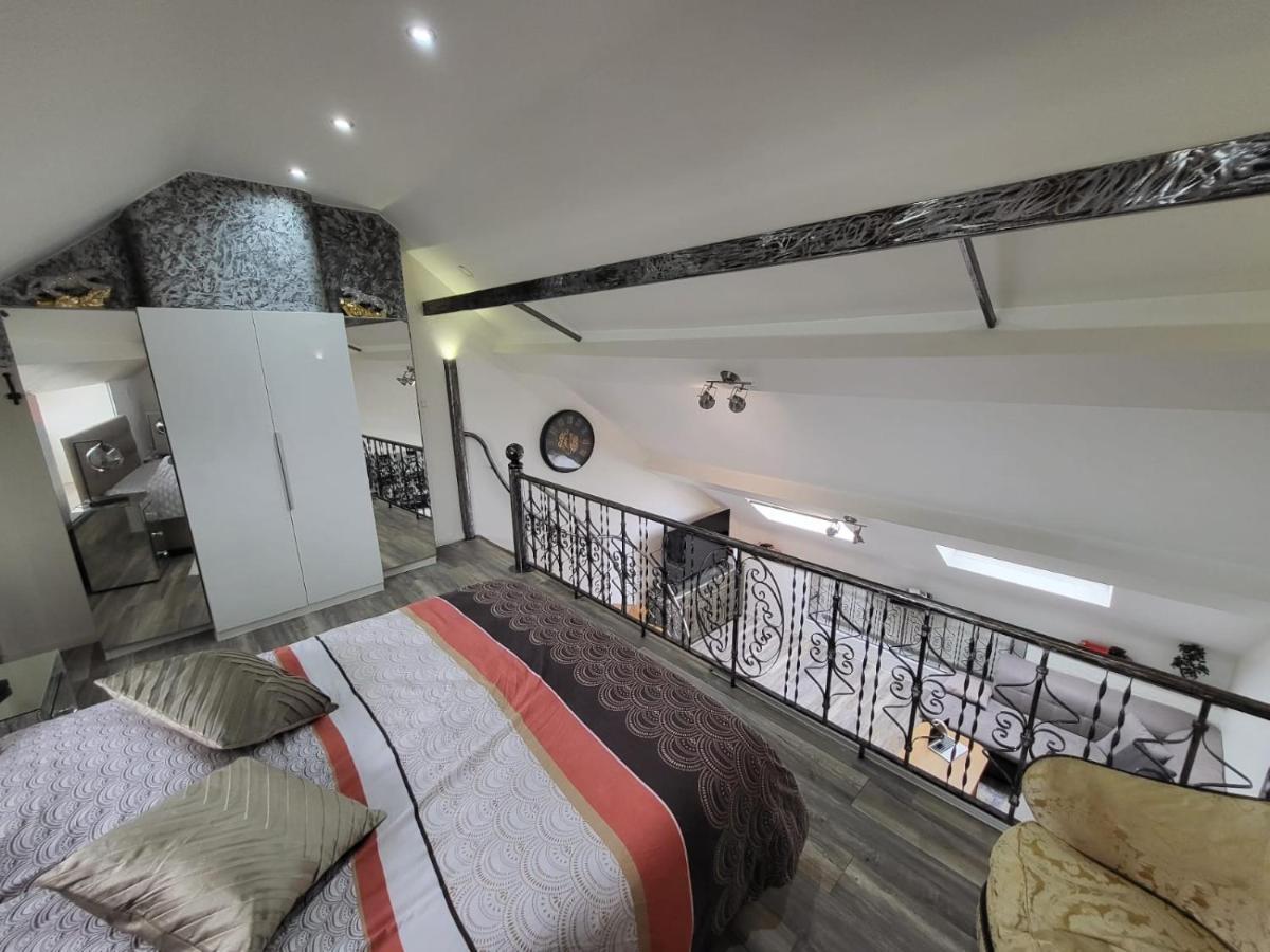 Duplex Elegant Situe A 1Min De La Gare Du Nord Appartement Brussel Buitenkant foto